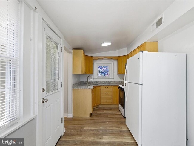 Building Photo - 807 Beach Ave