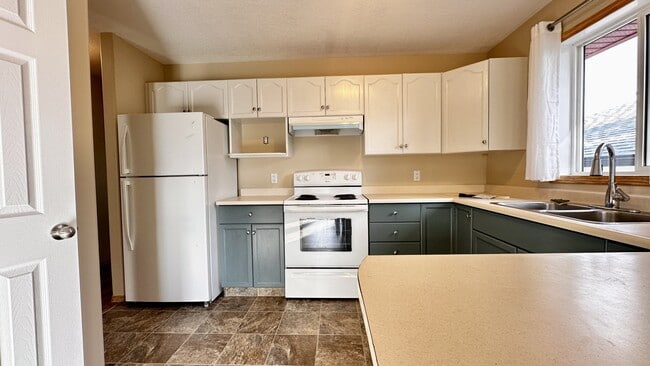 Photo du bâtiment - 9105-113A 113a Ave