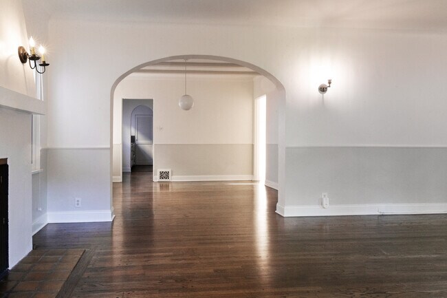 Building Photo - 3338 Waverly Dr