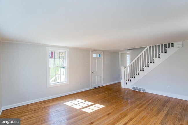 Building Photo - 766 Sergeantsville Rd