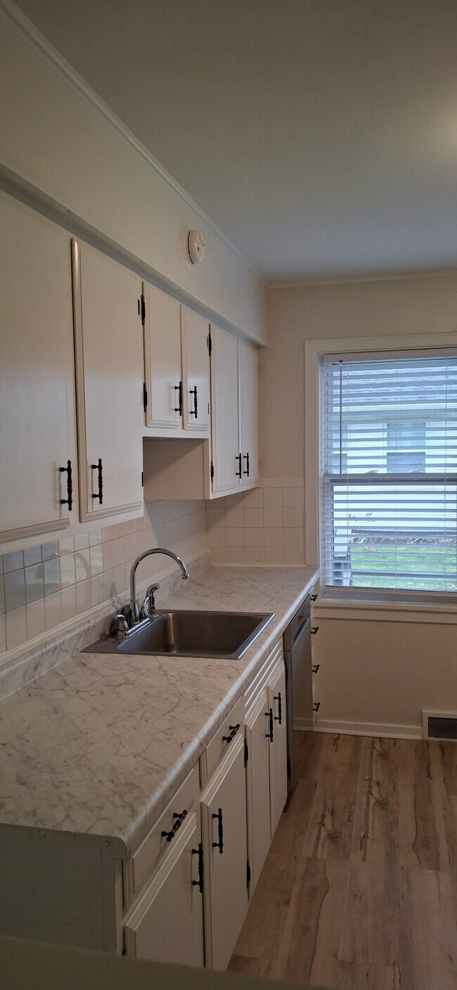 Foto del edificio - 2424 Lafayette Ave