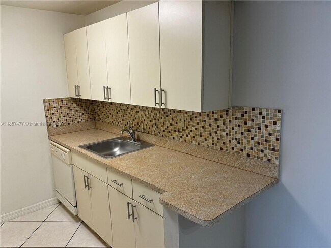 Foto del edificio - 10748 N Kendall Dr