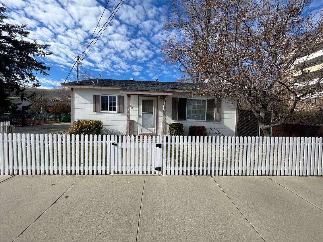 Primary Photo - House in downtown carson
