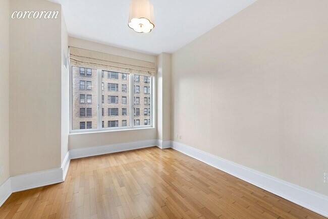 Building Photo - 205 W 76th St