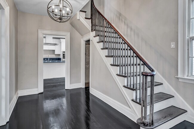 Entryway - 601 Chapel St