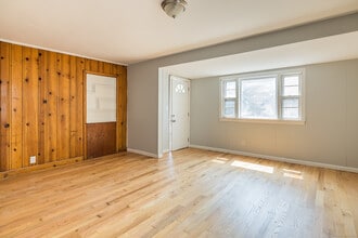 Building Photo - 668 Grand St
