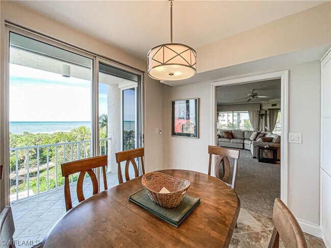 Building Photo - 8111 Bay Colony Dr