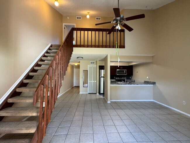 Foto del edificio - 2 bedroom + loft, 2 bathroom townhome near UCF