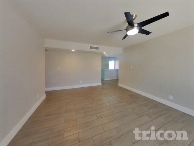 Foto del edificio - 8806 W Pinchot Ave