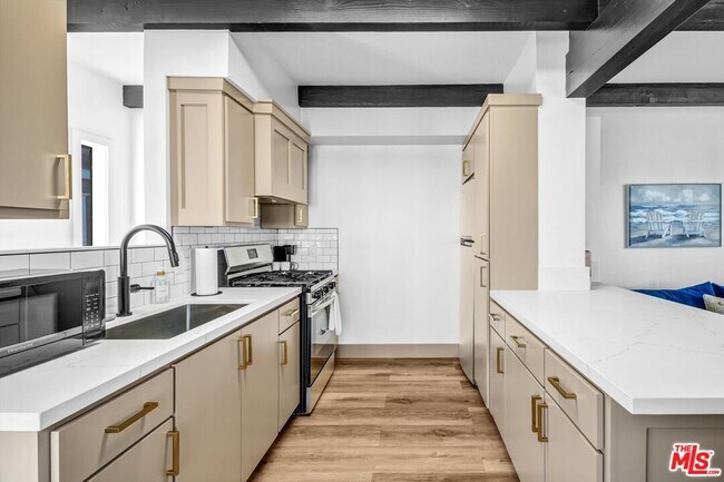 Building Photo - 1083 Montauk Ln