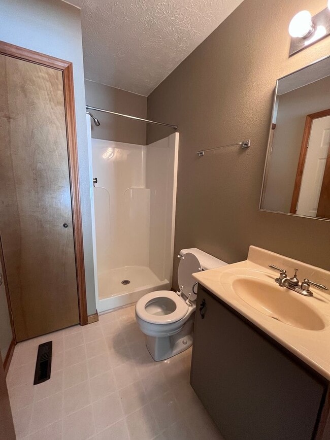 Foto del edificio - Beautiful 2 Bedroom & 2 Bath Duplex in Shipshewana