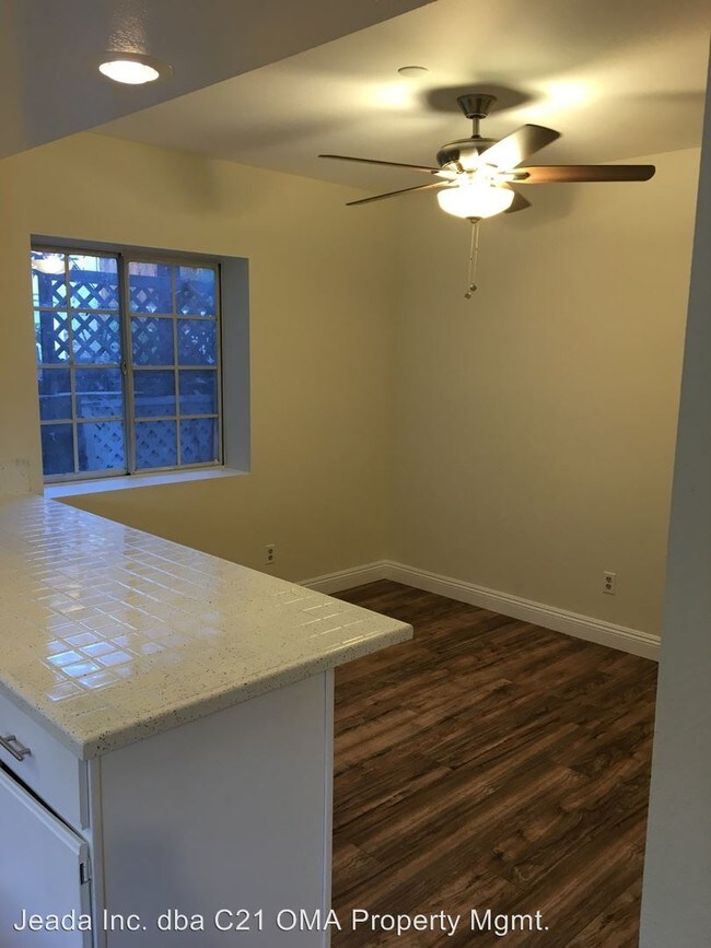 Building Photo - 210 W Escalones