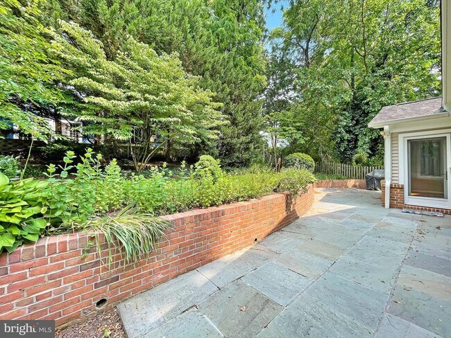 Foto del edificio - 7709 Holiday Terrace