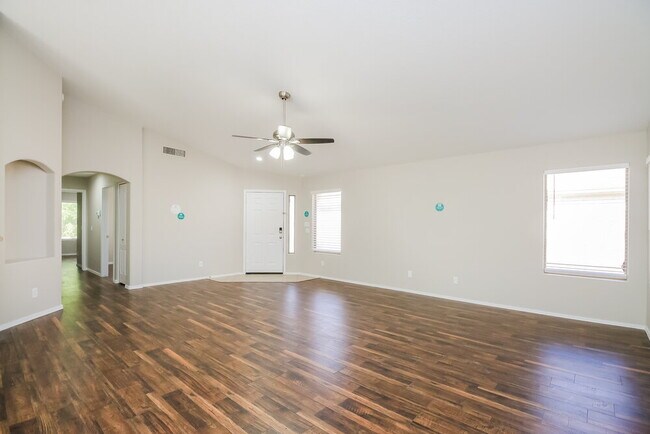 Foto del edificio - 10912 E Dragoon Ave