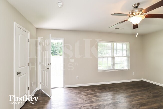 Foto del edificio - 2204 Matthew Oaks Ct