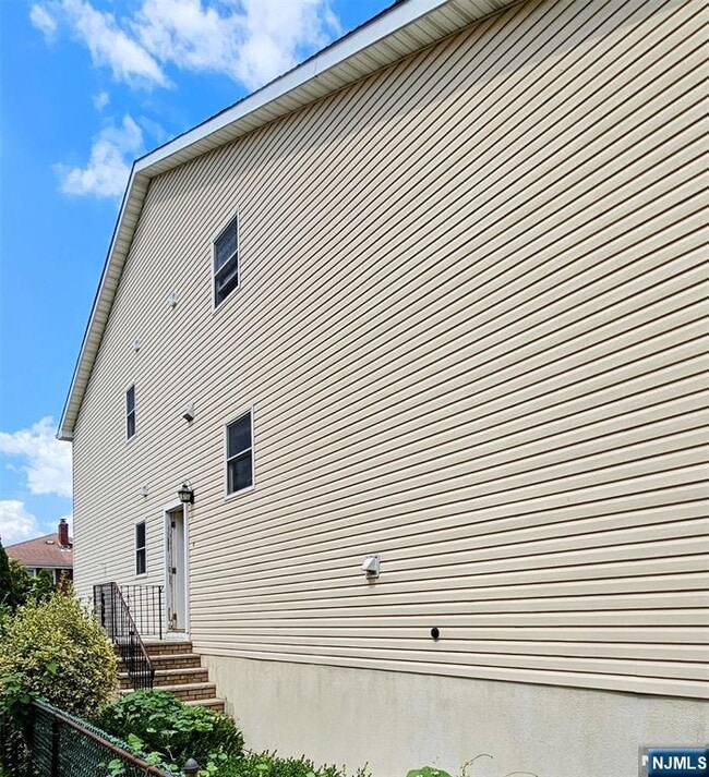 Building Photo - 366 2nd