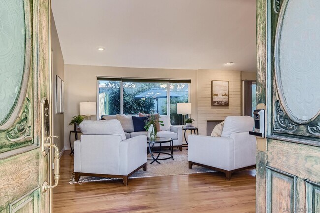 Foto del edificio - 2045 Goshawk St