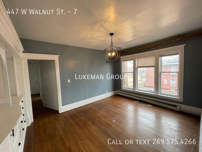 Building Photo - 447 W Walnut St