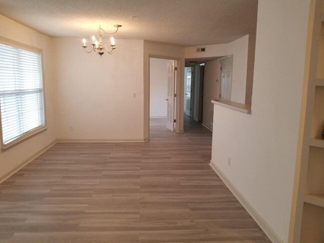 Building Photo - 222 Quietwood Dr