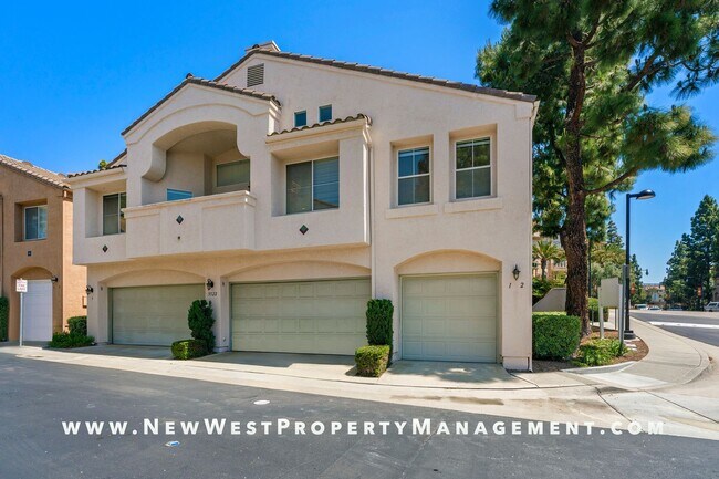 Foto del edificio - Newly renovated 2-bedroom UTC townhome in the coveted Andria of Renaissance at La Jolla community...