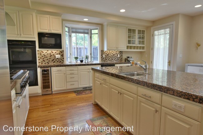 Building Photo - 4 br, 3.5 bath House - 21110 Canyon Oak Way