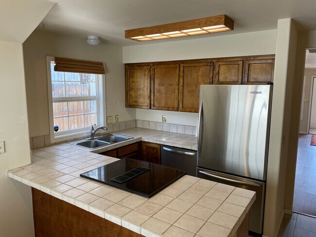 Foto del edificio - 824 NW Newport Ave