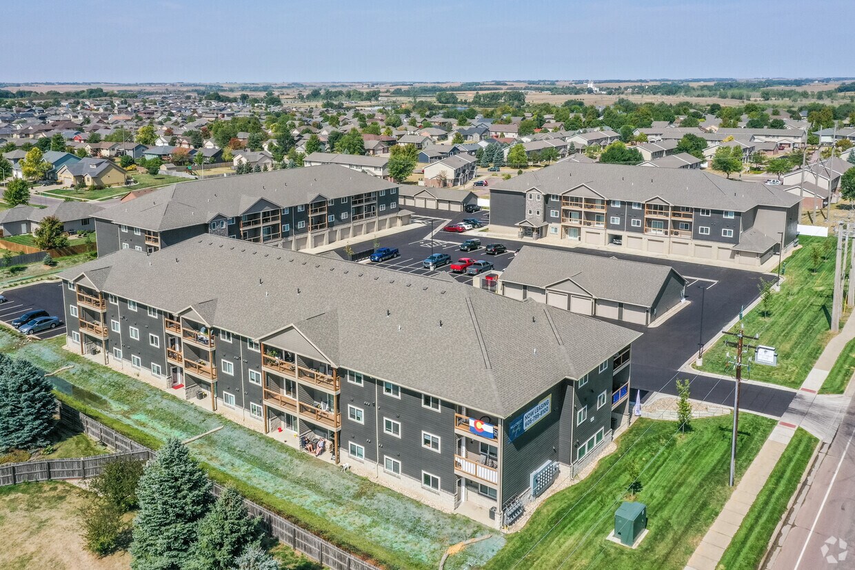 Foto principal - Hillcrest Heights Apartments
