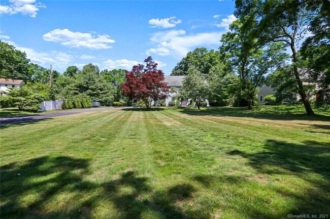 Building Photo - 528 Brookside Dr