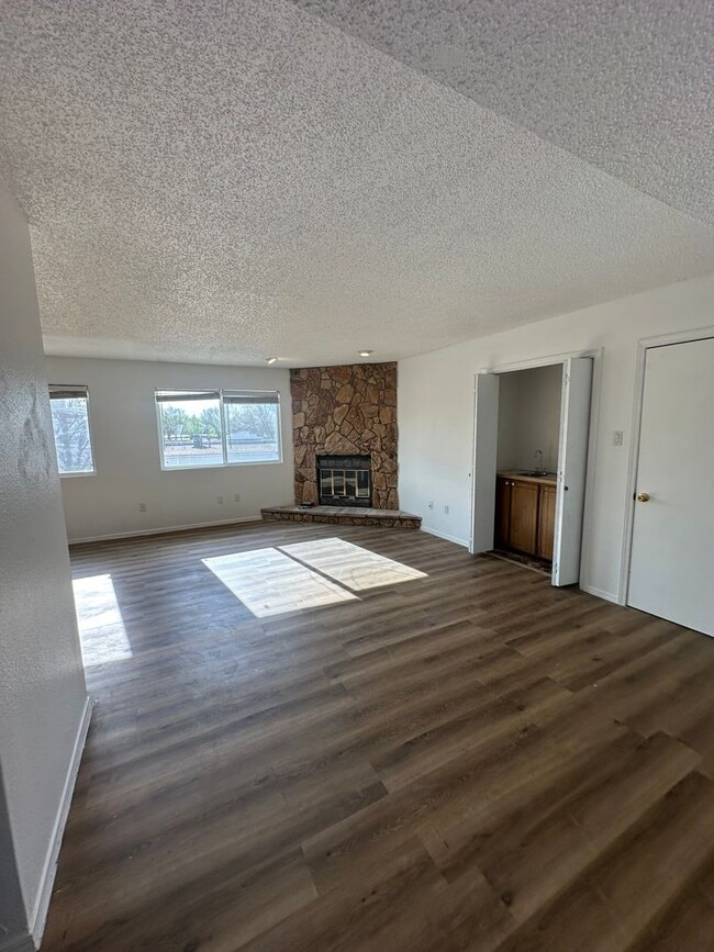 Building Photo - 313 Innsdale Terrace