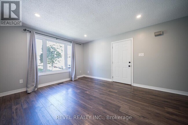 Building Photo - 28 Southglen Rd