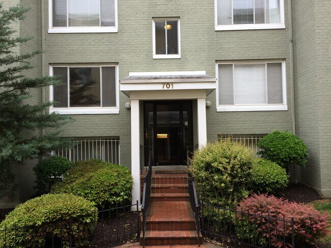Front Facing of the Condo - 701 Brandywine St SE