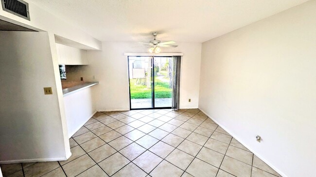 Building Photo - Annual UNfurnished 3-bedroom, 2/ 1/2 bathr...
