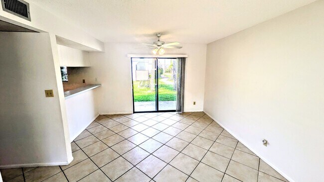 Foto del edificio - Annual UNfurnished 3-bedroom, 2/ 1/2 bathr...