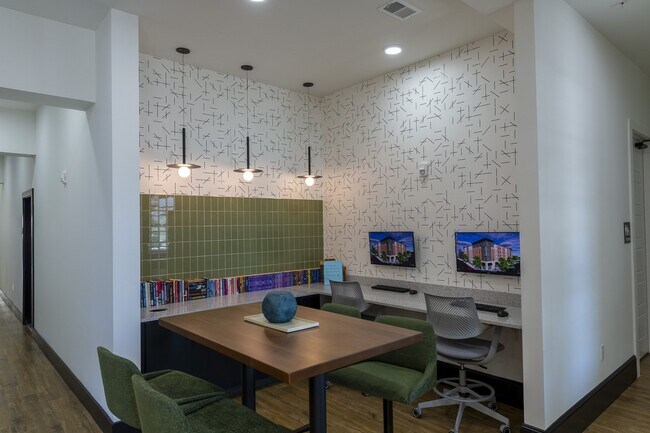 Lofts en Cathedral | Centro de Jacksonville, FL | Cibercafé - Lofts at Cathedral