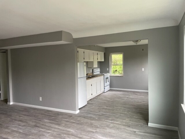 Building Photo - 2825 Westknolls Ln