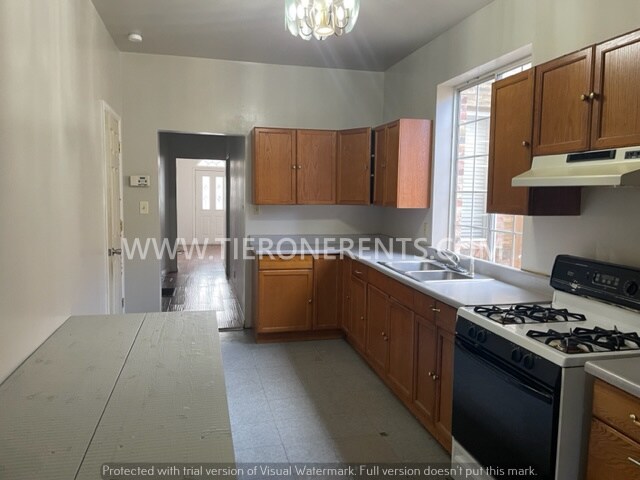 Foto del edificio - 745 Hawthorne Avenue South