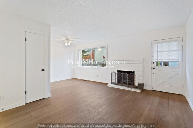 Foto del edificio - Newly and Thoughtfully Renovated Two Story Two Bedroom in Beaverton!