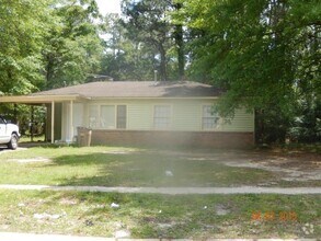 Building Photo - 2555 Farnell Dr
