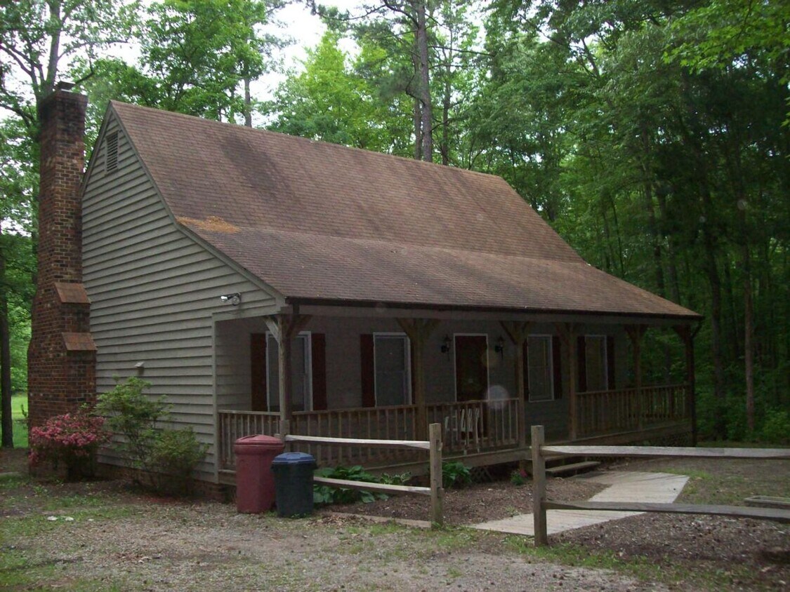 2 bed 2 bath home in wiht woods with a pond - 2 bed  2 bath home in wiht woods with a pond