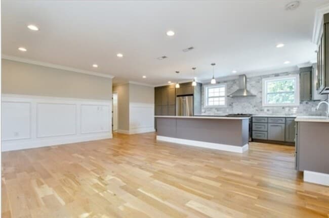 Building Photo - 235 Webster Ave