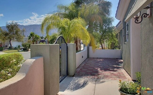 Building Photo - 1450 Amelia Way