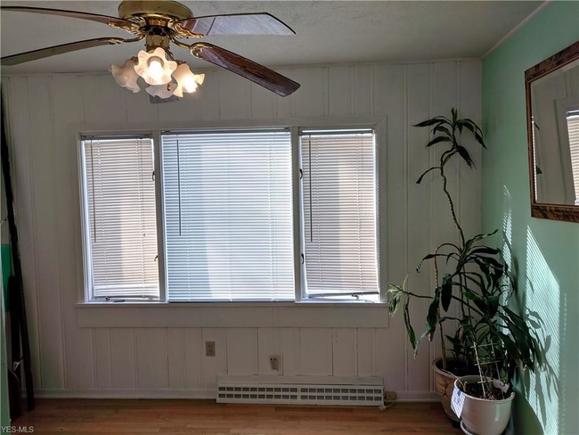 Foto del edificio - 15800 Hazel Rd