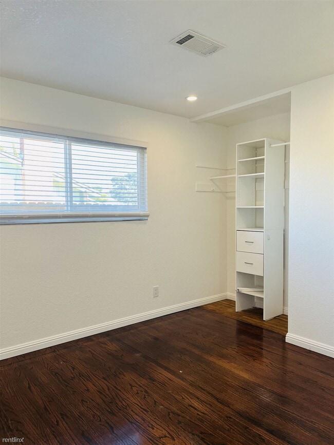 Building Photo - 4 br, 2 bath House - 2115 Cypress Avenue