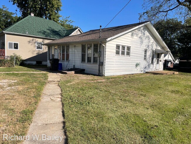 Building Photo - 2 br, 1 bath House - 229 Douglas Avenue