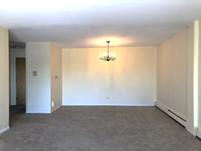 Building Photo - 1311 S Finley Rd