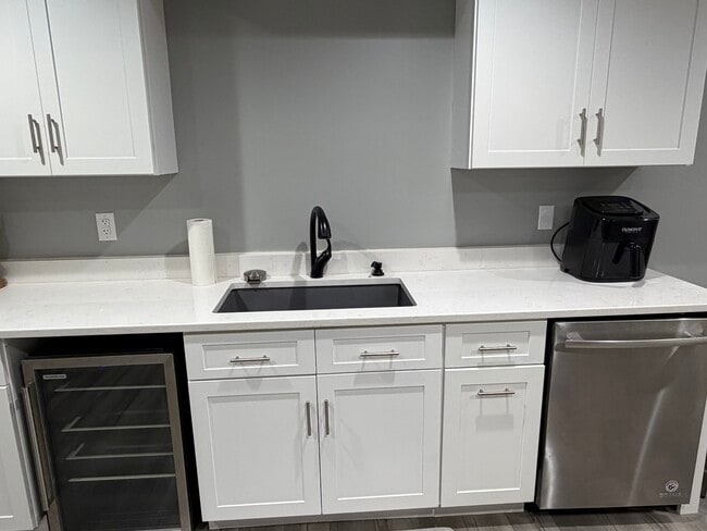 Kitchen - 220 Drumcliff Ct