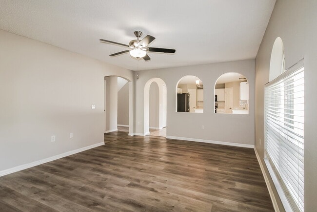 Building Photo - 5342 Woodridge Ln