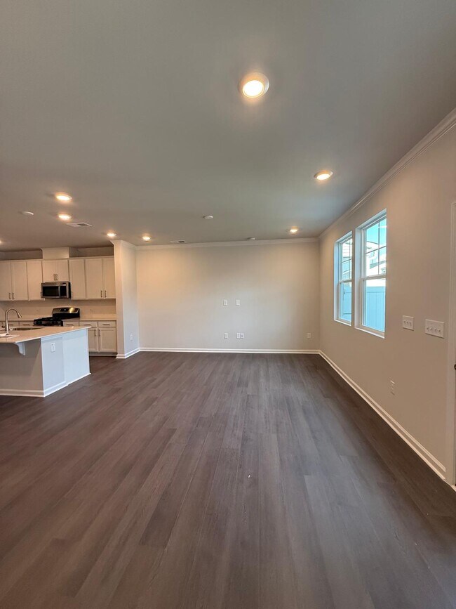 Foto del edificio - 5871 Woodlawn Dr