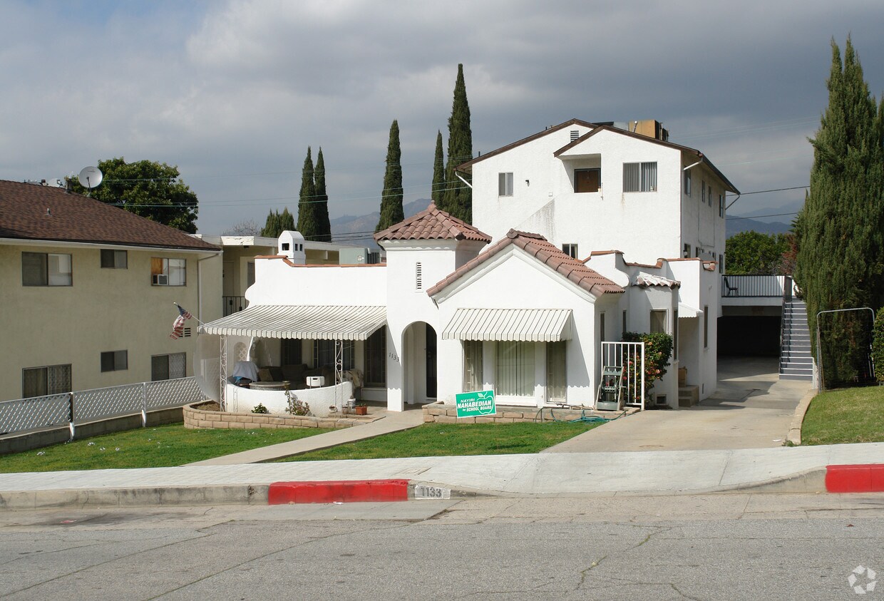 Foto del edificio - 1133 E Palmer Ave