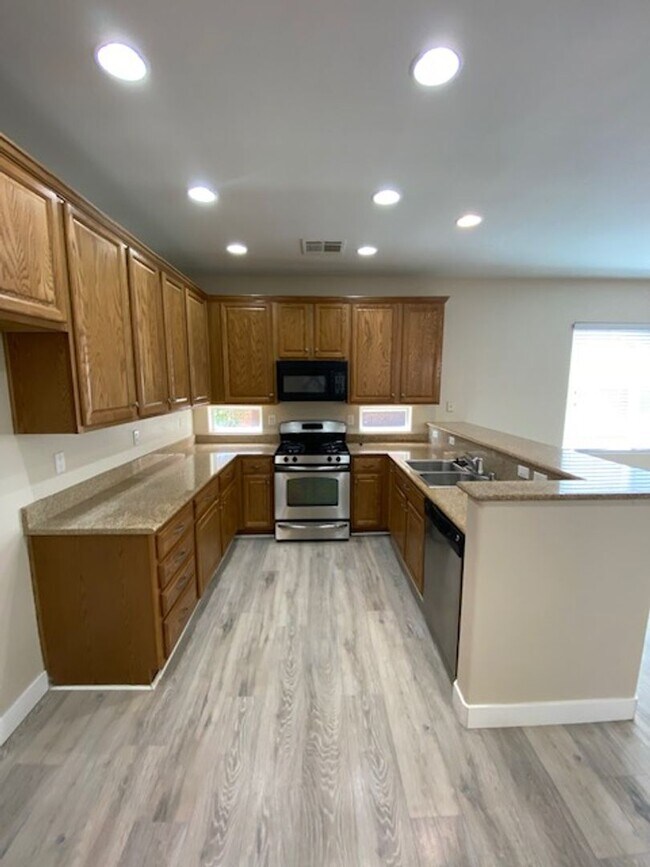 Foto del edificio - 3 bedroom home in Sky Ridge